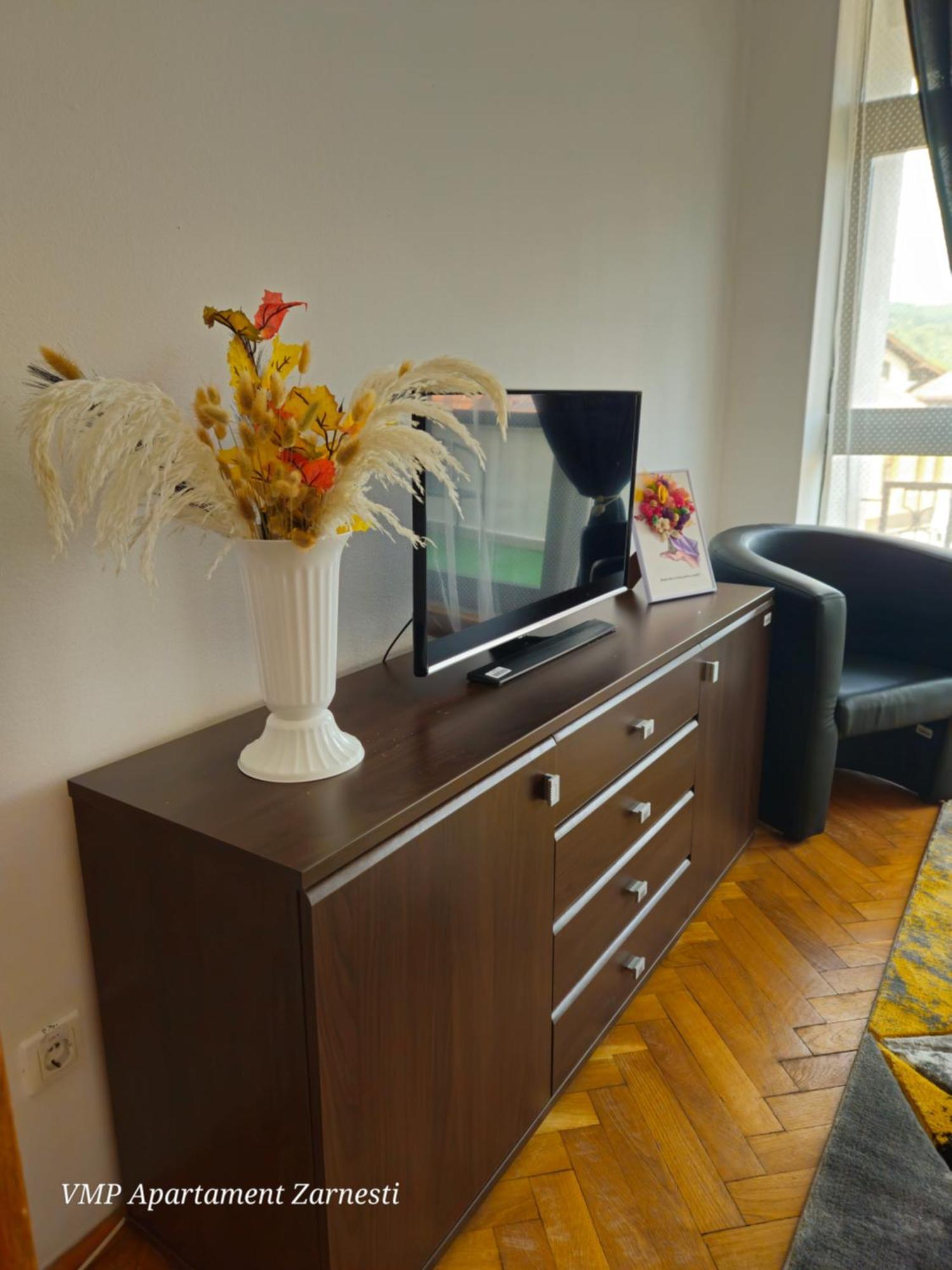 Apartment Zarnesti City Centre Vmp Free Parking الغرفة الصورة