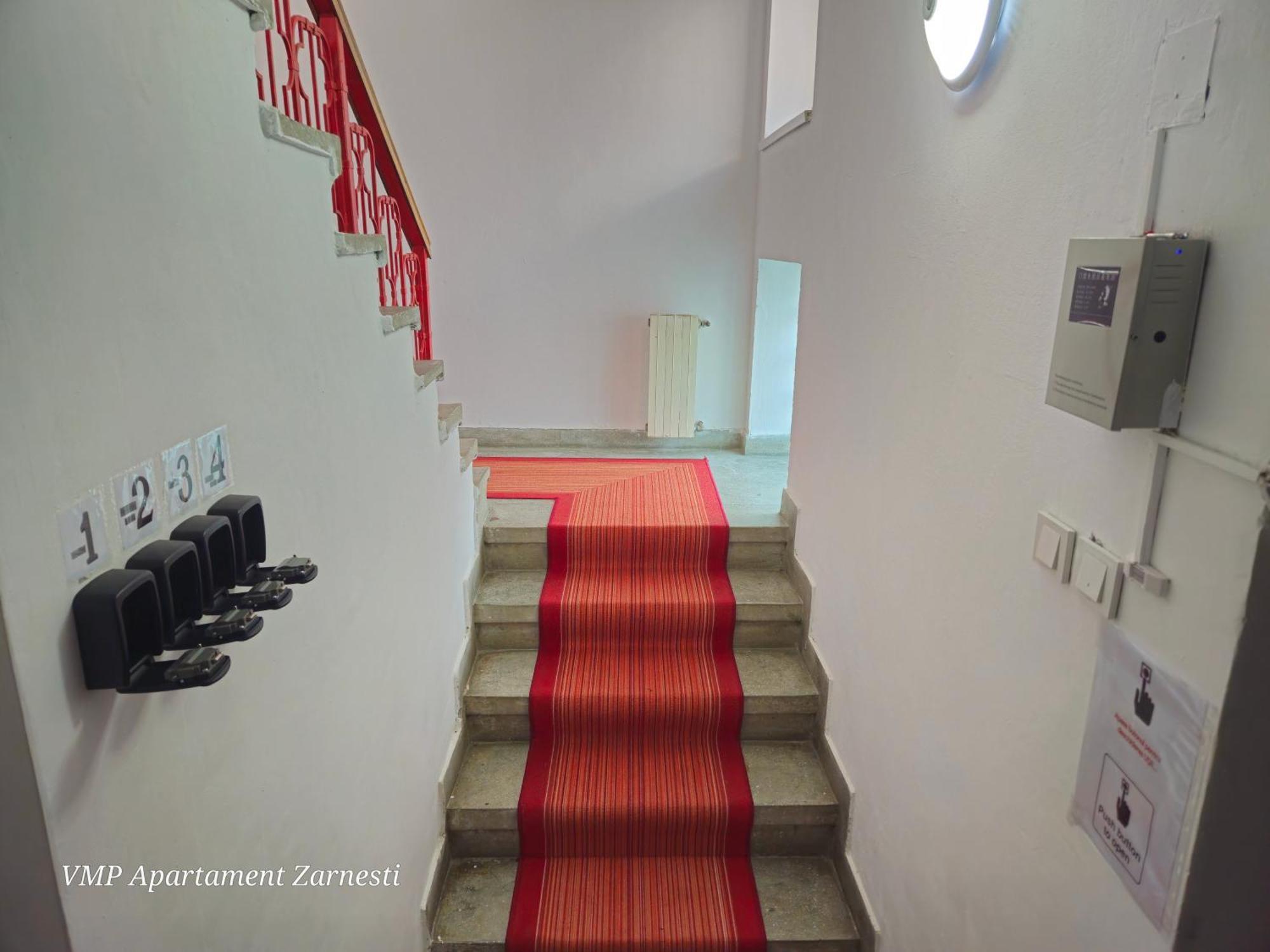 Apartment Zarnesti City Centre Vmp Free Parking الغرفة الصورة