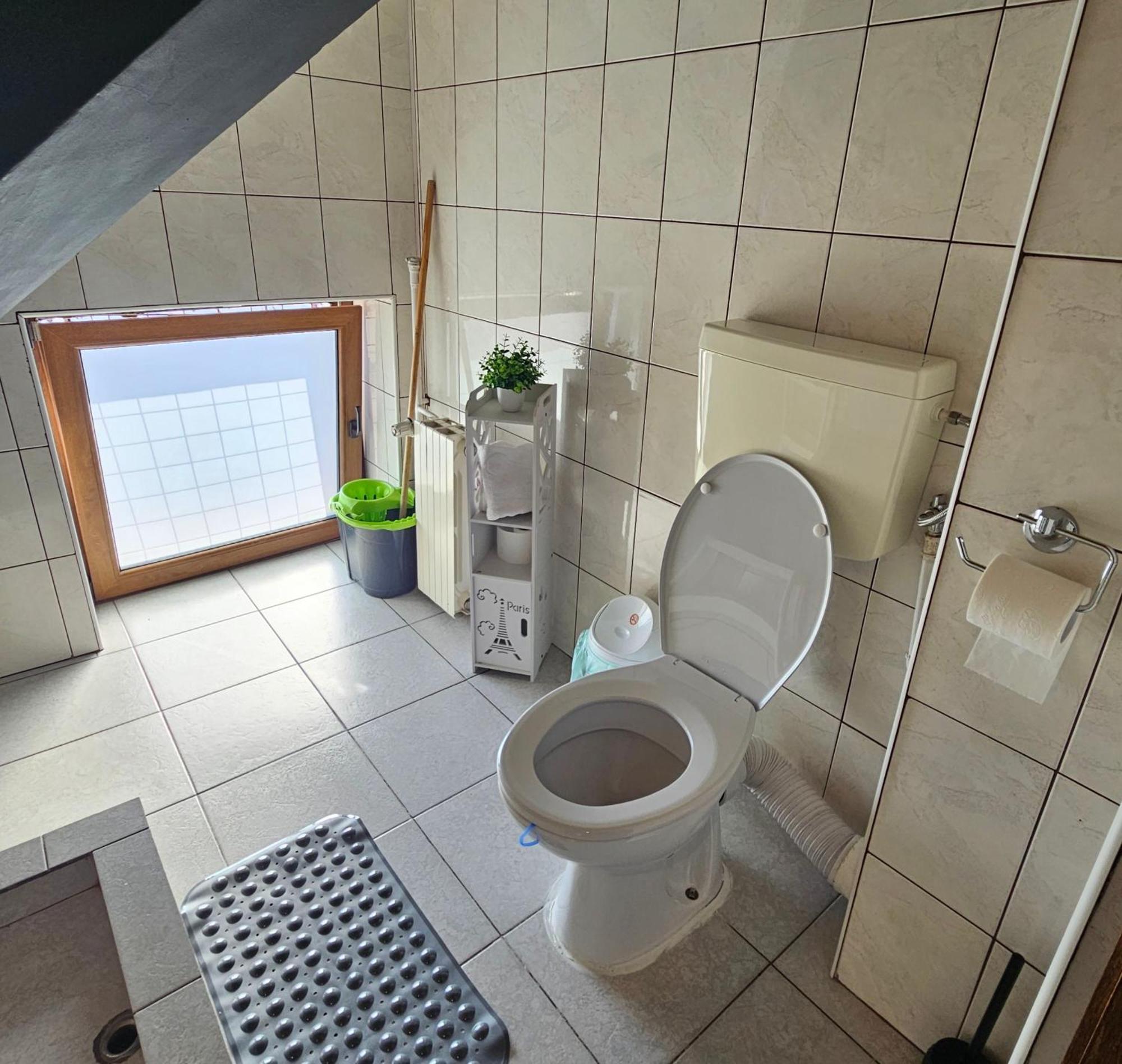 Apartment Zarnesti City Centre Vmp Free Parking الغرفة الصورة